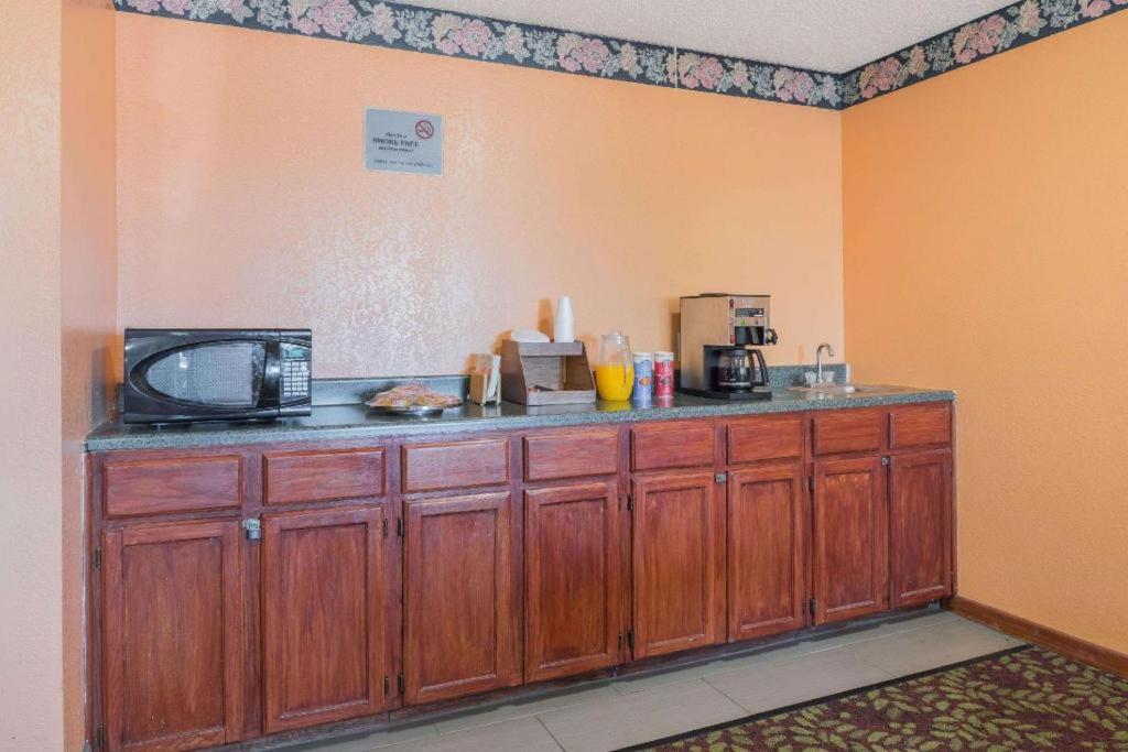 Knights Inn Ferguson Mo Castle Point Экстерьер фото