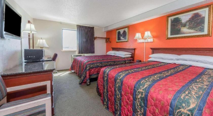 Knights Inn Ferguson Mo Castle Point Экстерьер фото