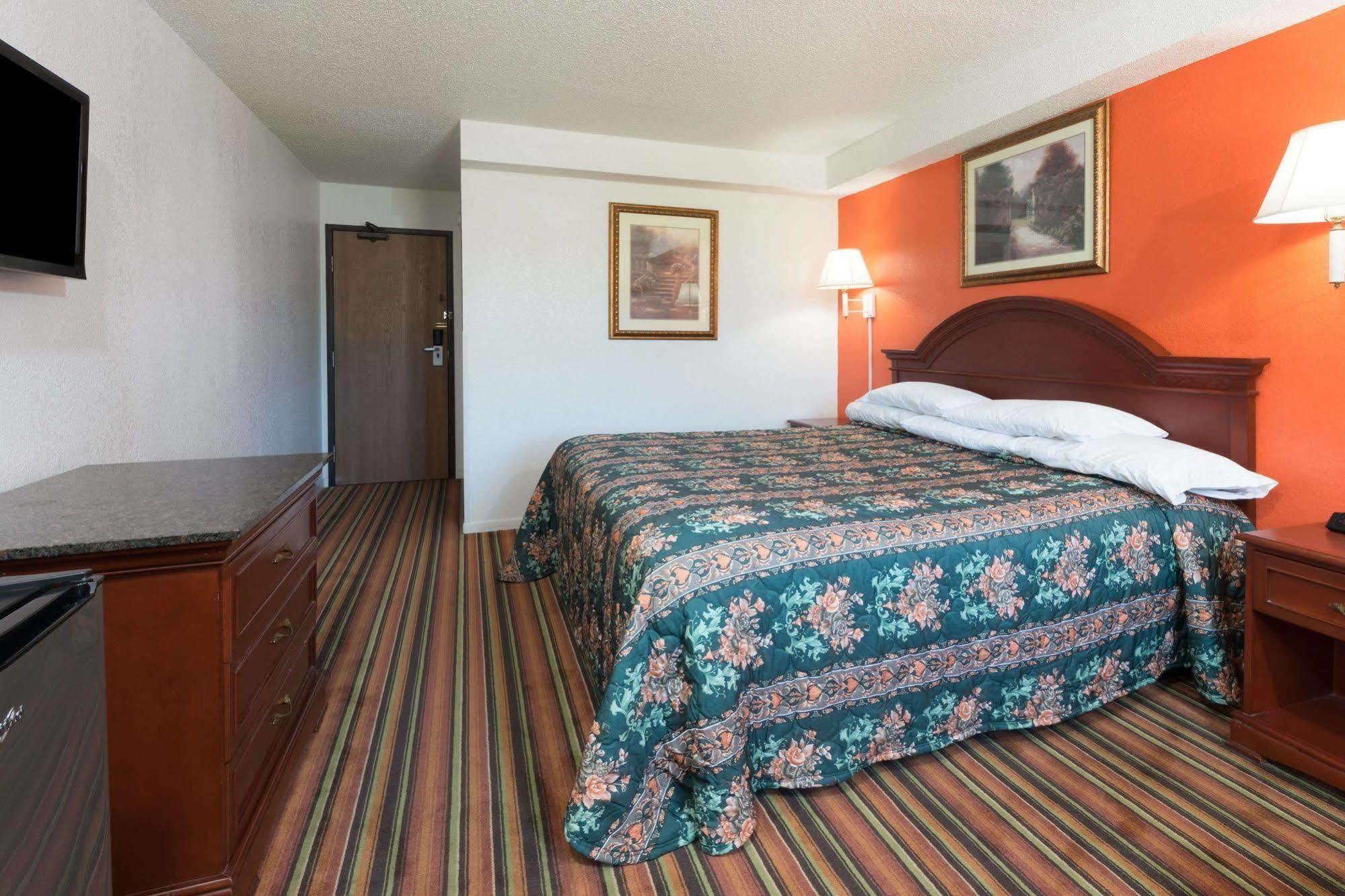 Knights Inn Ferguson Mo Castle Point Экстерьер фото