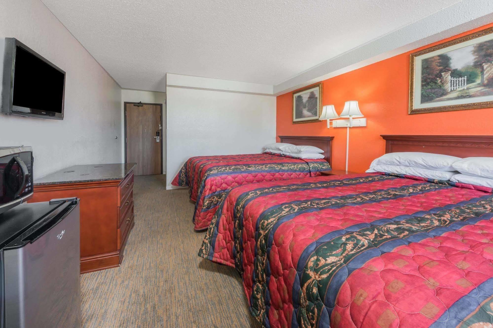 Knights Inn Ferguson Mo Castle Point Экстерьер фото